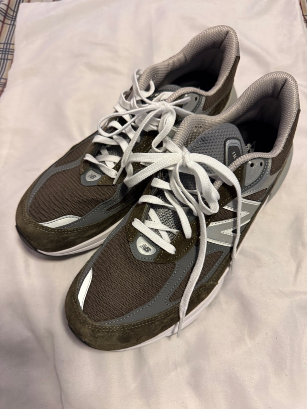 Men’s 11.5 New Balance 990 v6 olive green NWOT